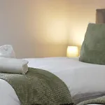 Yasmin\'S 2 Bed - Great For Workers And Groups With Free Parking - Hosted By Stay Host Save