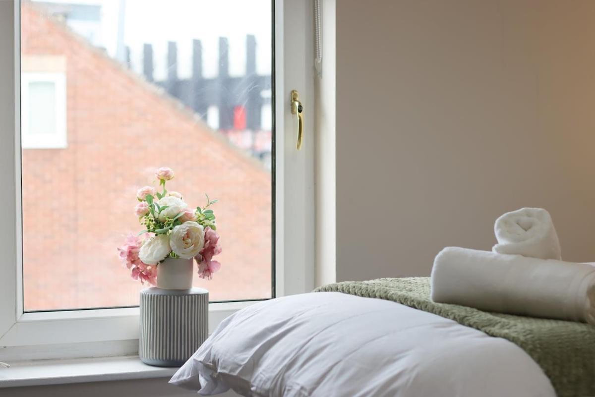 Apartment Yasmin's 2 Bed - Great For Workers And Groups With Free Parking - Hosted By Host Save Sheffield