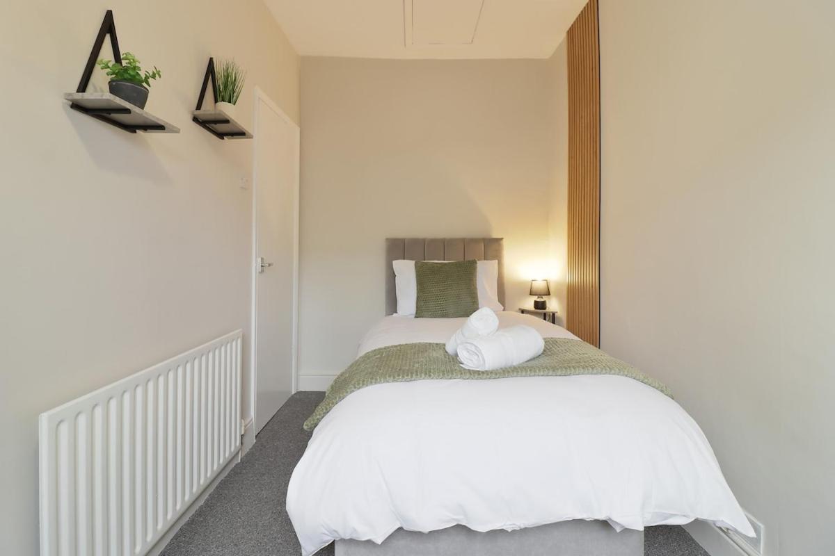 Apartment Yasmin's 2 Bed - Great For Workers And Groups With Free Parking - Hosted By Host Save