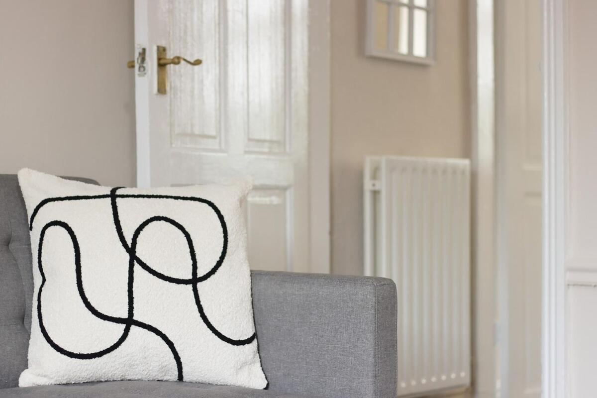 Apartment Yasmin's 2 Bed - Great For Workers And Groups With Free Parking - Hosted By Host Save Sheffield