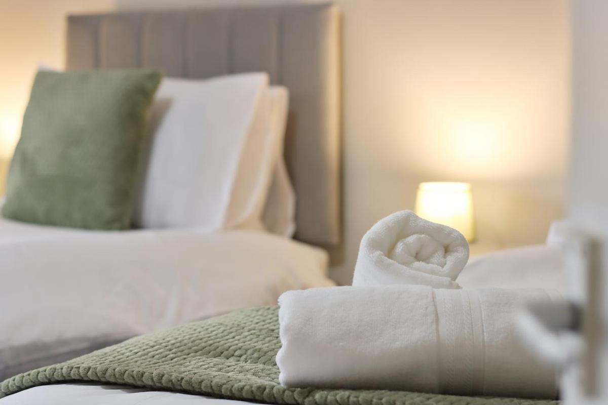 Yasmin's 2 Bed - Great For Workers And Groups With Free Parking - Hosted By Host Save Apartment Sheffield