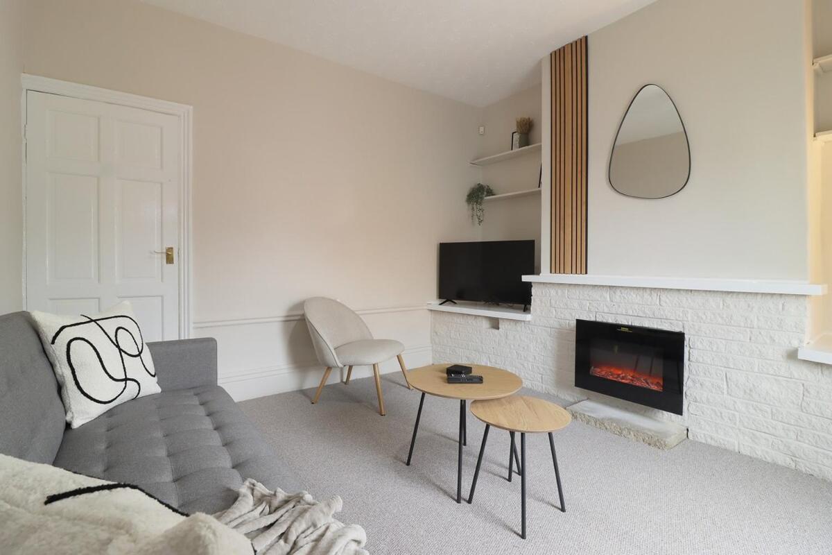 Apartment Yasmin's 2 Bed - Great For Workers And Groups With Free Parking - Hosted By Host Save *
